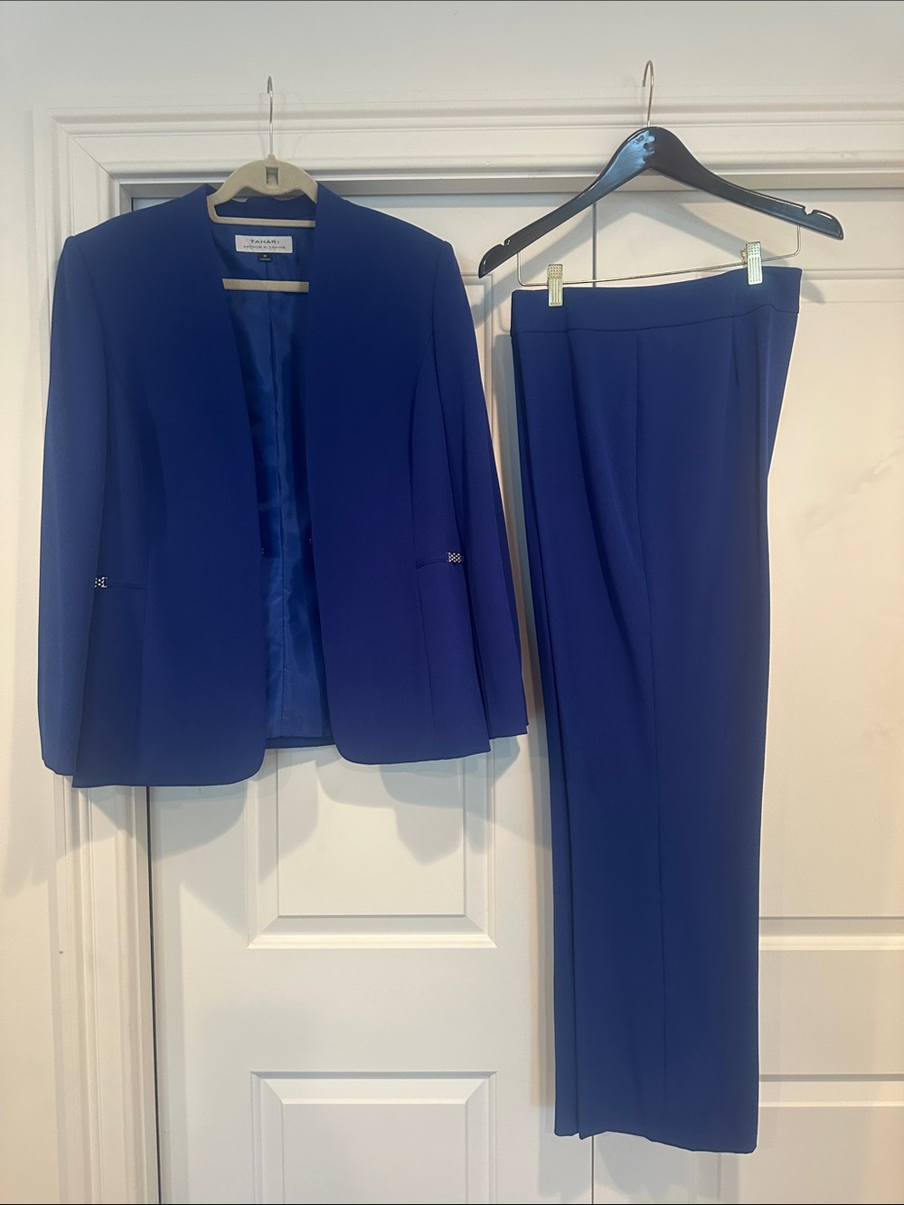 TAHARI Blue Women's Pantsuit Jacket & Trousers